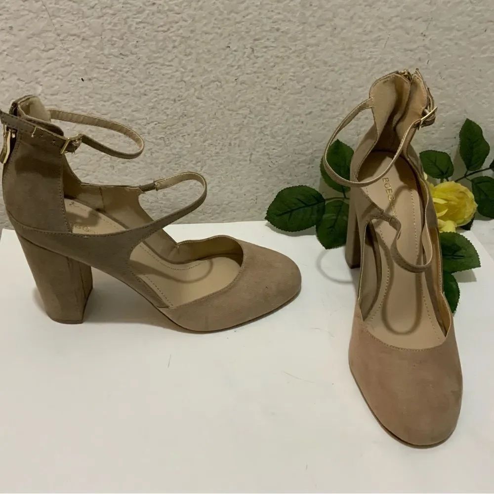 BCBG Pump Women's 10M /40 Cream Tan Beige Leissa Mary Jane Two-Tone Suede